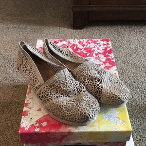 Toms slip ons